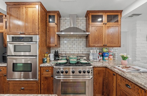 Mount Helix House | Sauna, Gym, Pool, 7 Bed, Parking Yard, Ranch Style