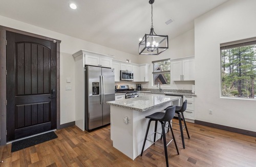 Show Low House | Scenic Golf Retreat With Modern Comforts & Fireplace 4 Bedroom Townhouse