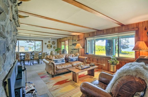 East Shore House | Scenic Lake Almanor Home w/Mountain Views!