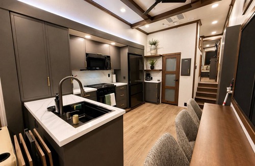 Laveen Village House | Scenic Mountain View RV - Peaceful Getaway