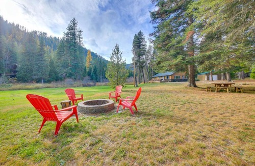 Priest River House | Scenic Priest Lake Vacation Rental: Deck + Views!