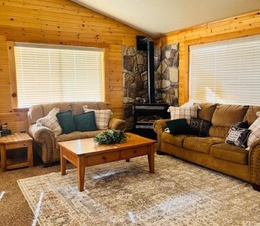 Helper House | Scofield Shores | Sunset Lake Views Sleeps 10