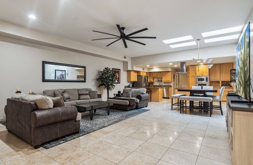 Fashion Square House | Scottsdale Getaway: Prime Location Near Old Town Dining & Attractions