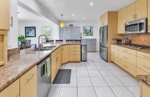 North Clairemont House | SD Family Oasis Great Location Hot Tub and BBQ