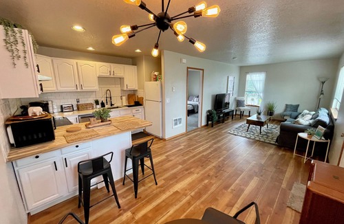 Sellwood-Moreland Apartment | SE Portland/Sellwood good Neighborhood