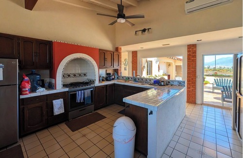 Lengueta Arenosa House | Searenity Keep an eye on kids. You: on patio with a refreshing beverage.