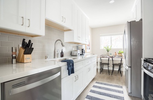 Village of La Jolla Apartment | Seashore VII by AvantStay | Modern La Jolla Flat 5mins from the Beach!