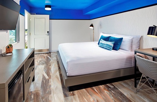 North Pacific Beach Hotel | Seaside Haven Perfect for Relaxing Beach Getaways | Perfect for Couple