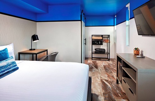 North Pacific Beach Hotel | Seaside Haven Perfect for Relaxing Beach Getaways | Perfect for Couple