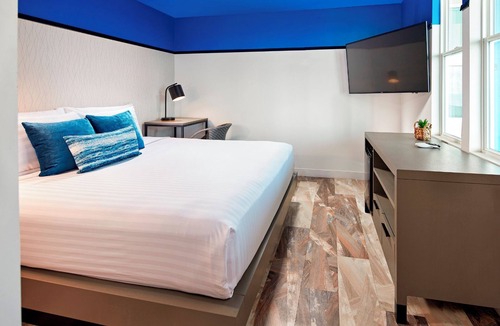 North Pacific Beach Hotel | Seaside Stay in Modern Room with Picturesque Partial Ocean Views