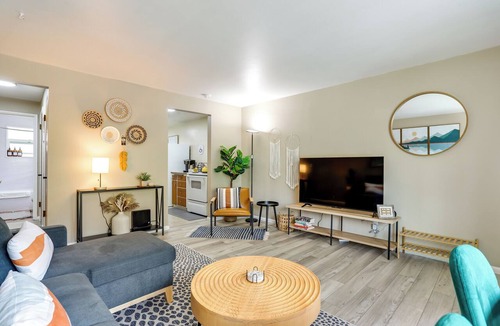 Old Ballard Condo | Seattle Scandi-Boho Gem: Walk to Waterfront!