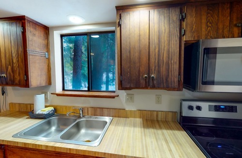 Yosemite West Cabin | Secluded Cabin in Yosemite National Park with Rustic Charm & Thoughtful Updates