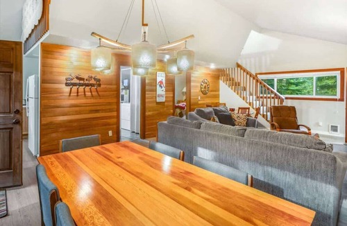 Enumclaw Cabin | Secluded Greenwater Cabin | Loft | Dogs OK