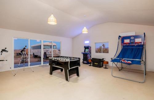 Yucca Valley House | Secluded JTPoolHot TubSaunaGame RoomStars