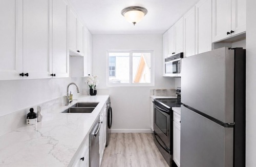 Hillcrest Apartment | Serene 1-bedroom apartment with AC in sunny San Diego