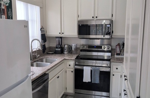 Mira Mesa Condo | Serene Canyon-Side 2BR/2Bath + Loft Sleeps 6 @ Central SD near tech hubs & UTC