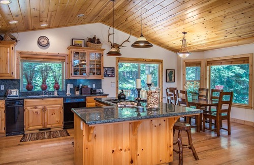 Tahoe City House | Serene & Elegant; Sleeps 12, Private & Quiet; Private Homeowners Beach Club