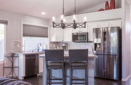 Sun Groves House | Serene Escape and Modern Comfort, Pool Heater, BBQ