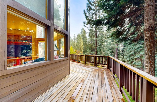 Ponderosa Palisades House | Serene home with fireplace, wood stove, kitchen, W&D, hot tub, & gas grill