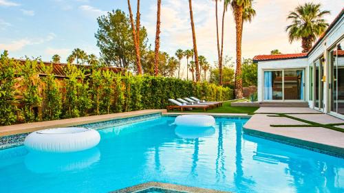 Palm Springs Apartment | Serene home with pool with mountain views