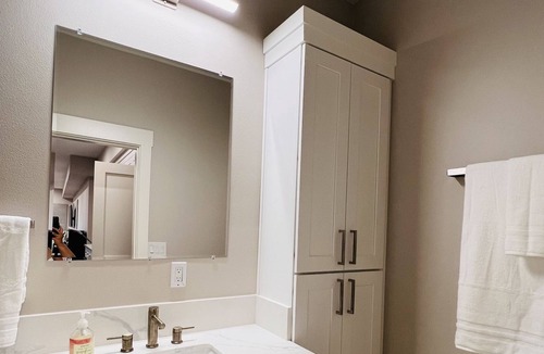 Carver House | Serene, New FULL KITCH. Countryside Guest suit