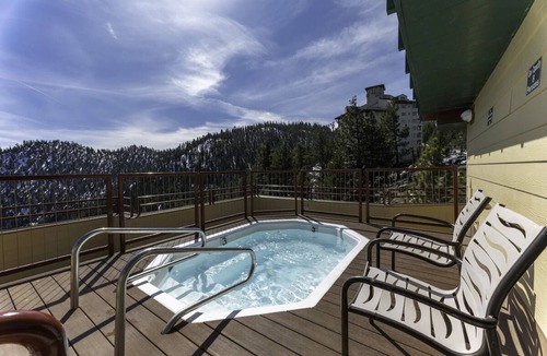 Tahoe Village Apartment | Serene Resort w/15 Hot Tubs Near Heavenly Mountain – Soak in Mountain Views