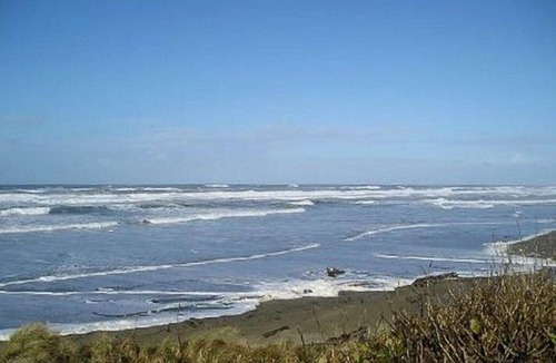 Edgewater Shores House | Serene Waldport Oceanfront with Fantastic Outdoor Gathering Space!