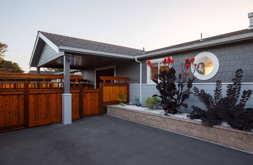 McKinleyville House | Serenity Wave -Tropical Oceanview Oasis