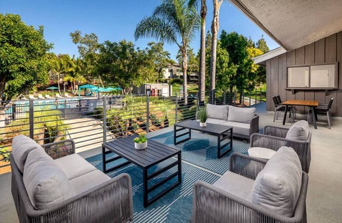Ivey Ranch - Rancho Del Oro Apartment | Shabby Chic Oceanside 2 Bedroom Serviced Apartment