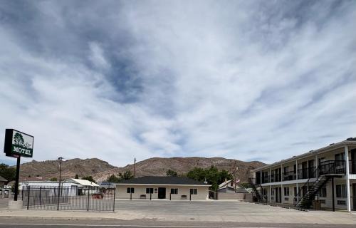 Caliente Hotel | Shady Motel
