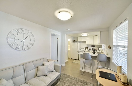 Mount Shasta Cottage | Shasta Bella - Darling downtown 1-br cottage.