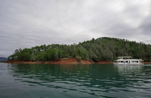 Lakehead Boat Rental | Shasta Marina Mirage II Houseboat.