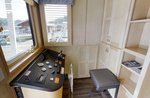 Lakehead Boat Rental | Shasta Marina's Sumerset Houseboat