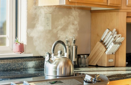 Weed House | Shasta Vista Retreat & Basecamp - 23 Acres , Private Trails, Sauna, Jacuzzi