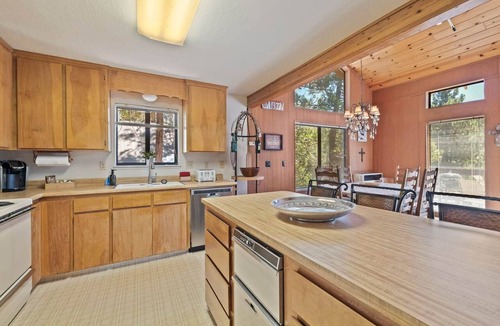 Strawberry House | Shelton Family Cabin