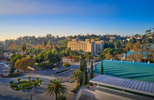 Bonita Hotel | Sheraton Fairplex Suites & Conference Center