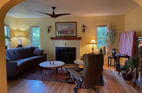 Corvallis Cottage | ShiShi's Cottage-Walk to OSU