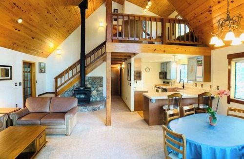 Truckee Apartment | Shoes-Off Chalet | *NEW* Platinum Saltwater Spa | Tahoe Truckee Vacation Rentals