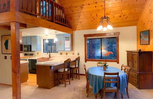 Truckee Apartment | Shoes-Off Chalet | *NEW* Platinum Saltwater Spa | Tahoe Truckee Vacation Rentals