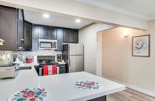 Pleasanton Condo | Shop, Hike & Sip Wine: Pleasanton Gem w/Balcony!