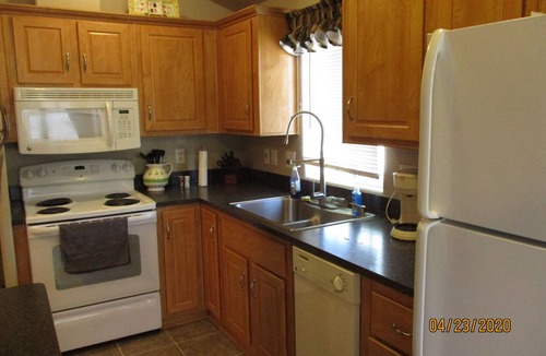 Dewey Cottage | Shopping, Sites, Entertainment and Golf Minutes away