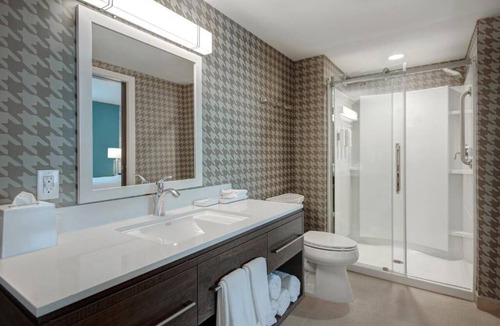 Garden Grove Hotel | Short Drive to Angel Stadium of Anaheim! Onsite Parking and FREE Breakfast!