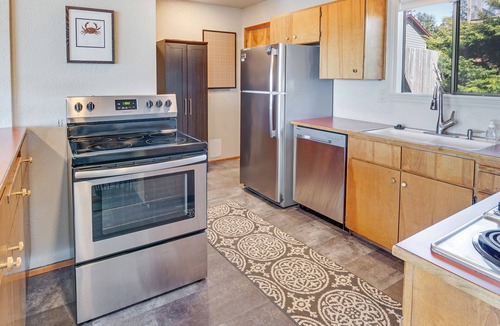 Bayshore House | Short Walk to a Sandy Beach! Ocean Views! Dog Friendly!