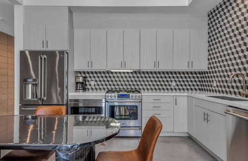 Palm Desert Condo | Showstopper Mid-Century Modern Palm Desert Condo, Walkable To Shops & Eateries!