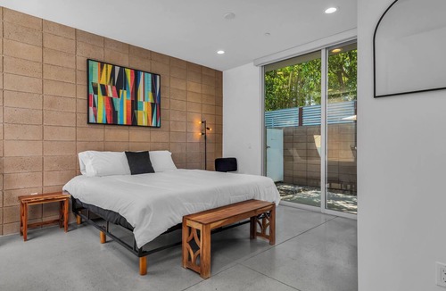 Palm Desert Condo | Showstopper Mid-Century Modern Palm Desert Condo, Walkable To Shops & Eateries!