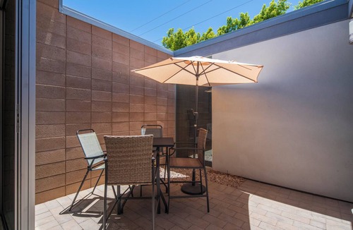 Palm Desert Condo | Showstopper Mid-Century Modern Palm Desert Condo, Walkable To Shops & Eateries!