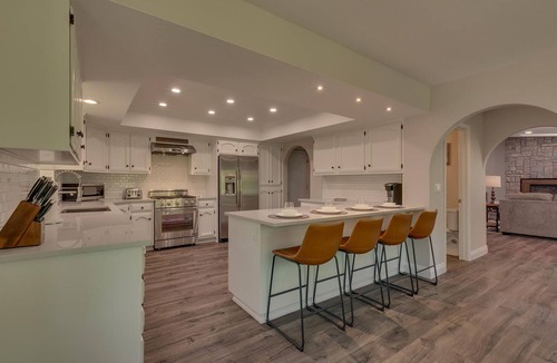 Country Club Estates House | Shuffleboard Table, Golden Tee & Pac Man Arcades, Foosball, Spa + 7mins to Lake – TreeHouse Estate