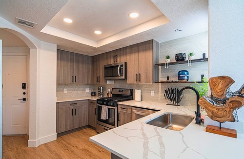 Kierland Condo | Side by Side Suites | Executive Golfside Remodeled