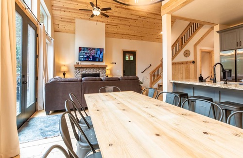 Dorrington Cabin | Sierra Luxury Chalet - w/Central Heat!