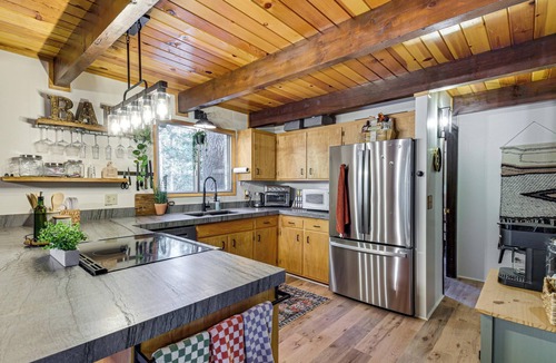 Camp Connell Cabin | Sierra Nevada at Your Doorstep! Big Trees Cabin